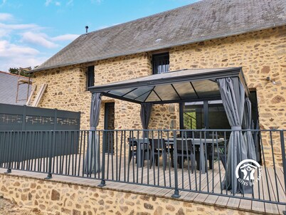 Bright cottage with heated pool and PMR access, near Laval