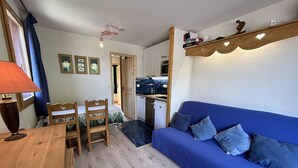 Unclassified image, 5 of 14, button - Charming 2-room apartment in Méribel with balcony and WIFI, ski-in/ski-out (Méribel)
