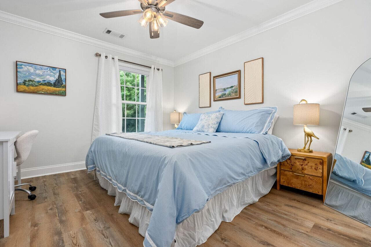 2 bedrooms, desk, iron/ironing board, travel cot