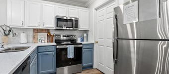 Modern Condo Near Downtown Walk to Auburn