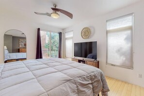 3 bedrooms, desk, iron/ironing board, free WiFi