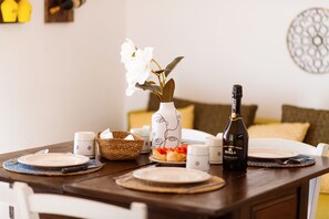 Dining - Tipico Bilocale Ristrutturato, nel Centro Storico, Zona con Servizi e Parcheggi (Martina Franca)