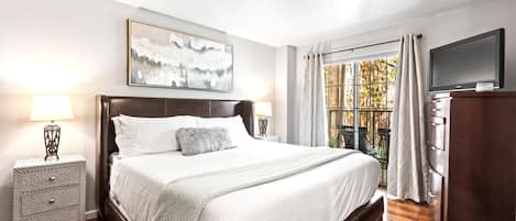 1 habitación, tabla de planchar con plancha y cuna de viaje