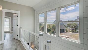 المنشأة من الداخل