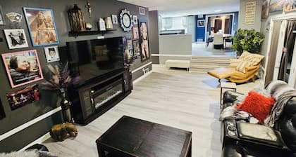 City Living—sleeps 12
15-20 mins from Acrisure Stadium, PNC Park, Mt Washington