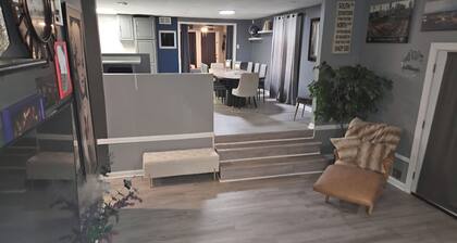 City Living—sleeps 12
15-20 mins from Acrisure Stadium, PNC Park, Mt Washington