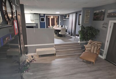 City Living—sleeps 12 
15-20 mins from Acrisure Stadium, PNC Park, Mt Washington