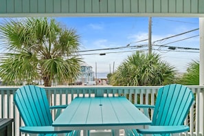 Outdoor dining - I Love This Place-Pets Welcome-Free Covered Parking-WiFi-Beach & Sunsets (Panama City Beach)