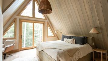 Desk, WiFi, bed sheets