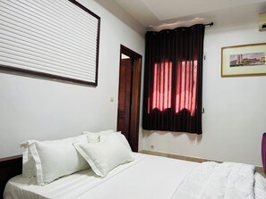 Superior Double Room | Hypo-allergenic bedding, Tempur-Pedic beds, laptop workspace, free WiFi - Darou Khoudoss Résidence Les Mamelles (Dakar)