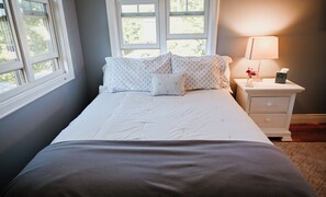 3 bedrooms, desk, iron/ironing board, free WiFi