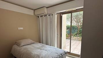 3 makuuhuonetta, silitysrauta/-lauta, vauvan matkasänky, Wi-Fi