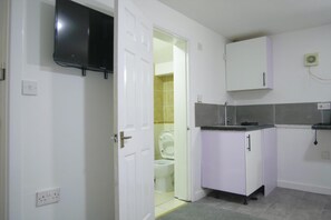 Studio | Dapur peribadi | Peti sejuk, ketuhar gelombang mikro, ketuhar, dapur