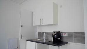 Studio | Dapur peribadi | Peti sejuk, ketuhar gelombang mikro, ketuhar, dapur