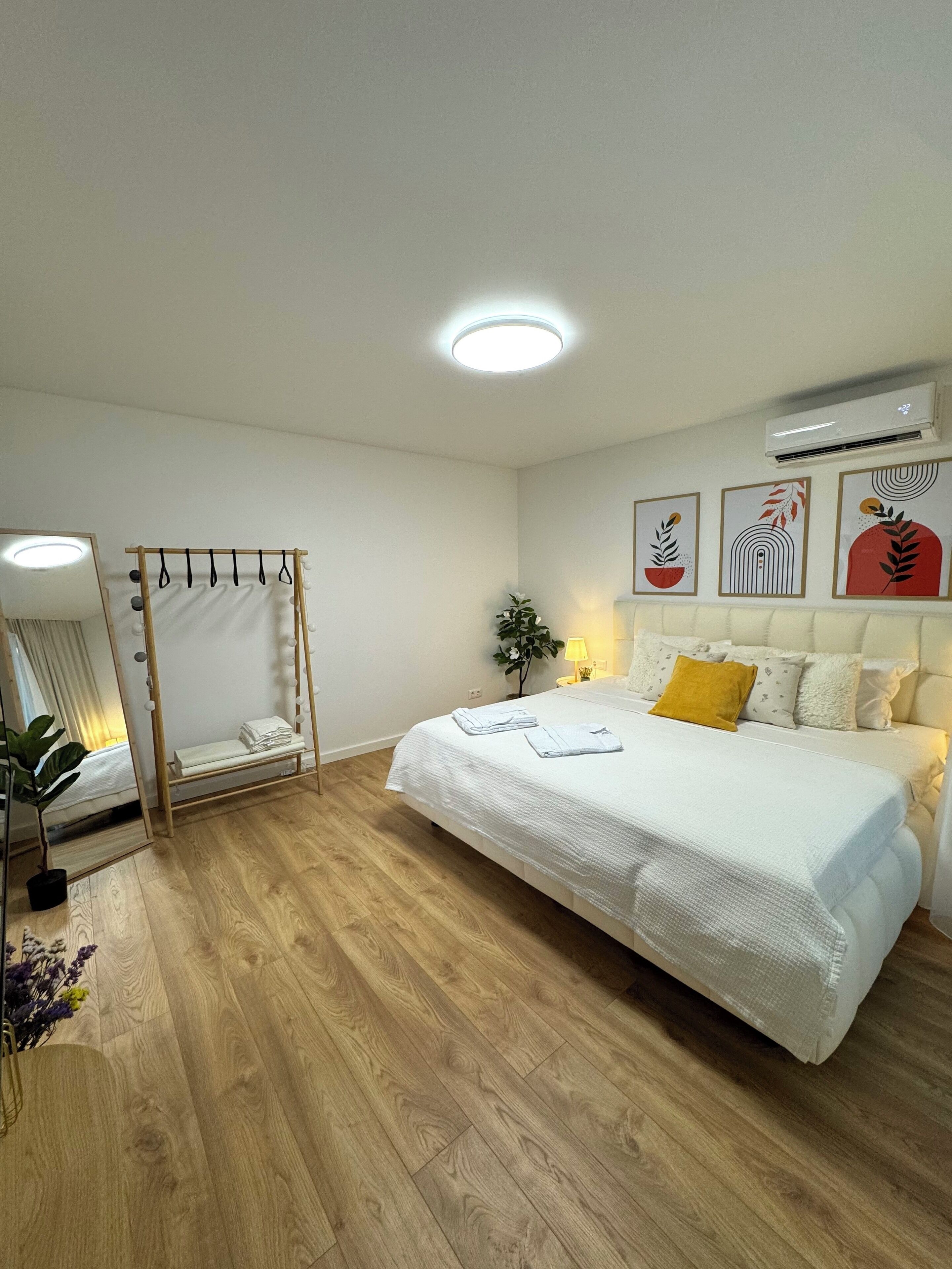 2 bedrooms, desk, iron/ironing board, free WiFi