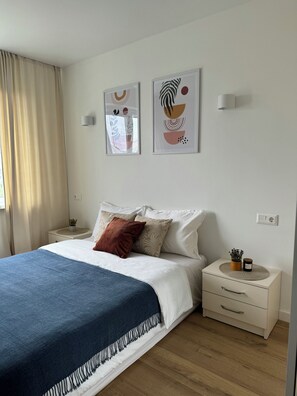 2 slaapkamers, een bureau, een strijkplank/strijkijzer, gratis wifi
