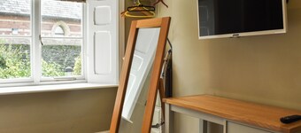 Great ground floor apartment in the heart of Aberystwyth with shared hot tub.