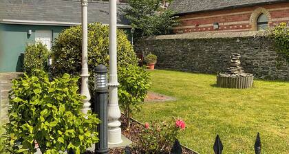 Great ground floor apartment in the heart of Aberystwyth with shared hot tub.