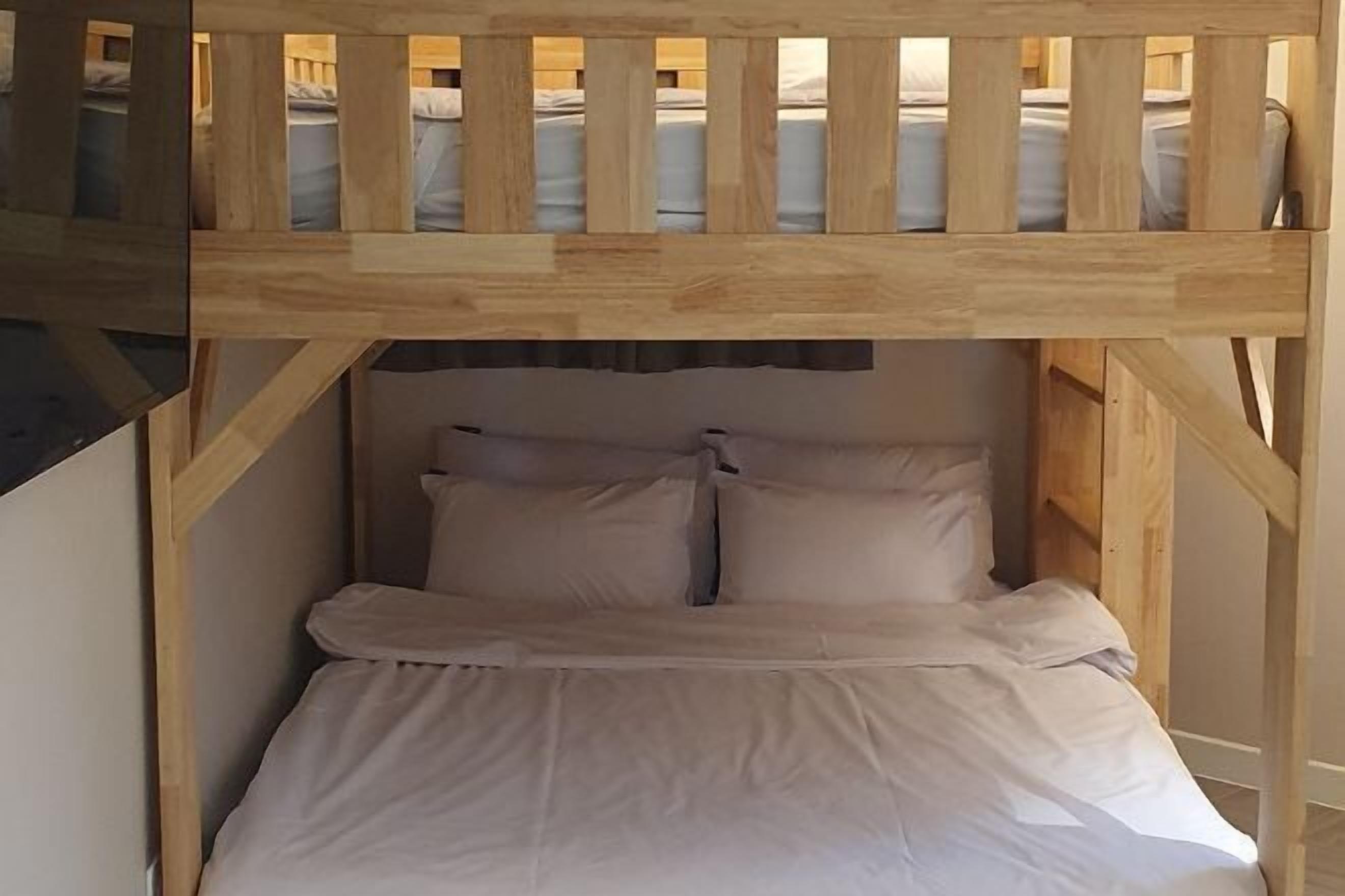 Sengetøy av topp kvalitet og minibarvarer (inkludert)