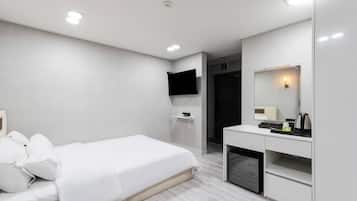 Phòng đôi Tiêu chuẩn, quang cảnh thành phố | Bộ đồ giường cao cấp, minibar với thức ăn, đồ uống miễn phí