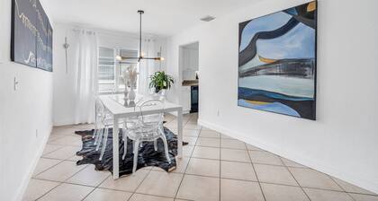 Naples Park 3BR Oasis w/ Pool, Florida Room & Minutes to Beach