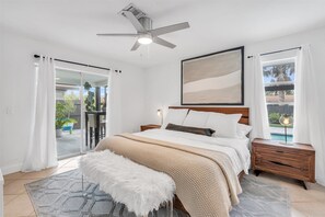 3 bedrooms, iron/ironing board, travel cot, free WiFi - Naples Park 3BR Oasis w/ Pool, Florida Room & Minutes to Beach (Naples)