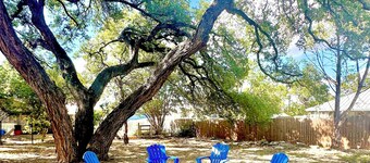 Charming 3-bedroom in Canyon Lake with Fire Pit , BBQ, WiFi and AC