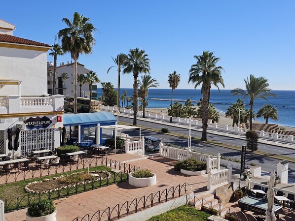 Outdoor dining - Mediterranean Embrace: Front Line Beach 3 Bedroom (Benalmadena)