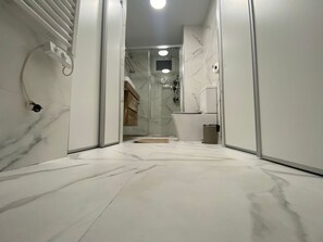 Bruser, hårtørrer, håndklæder