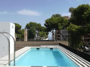 Pool - Modern Wave Escape apartment with parking and pool (Torremolinos)