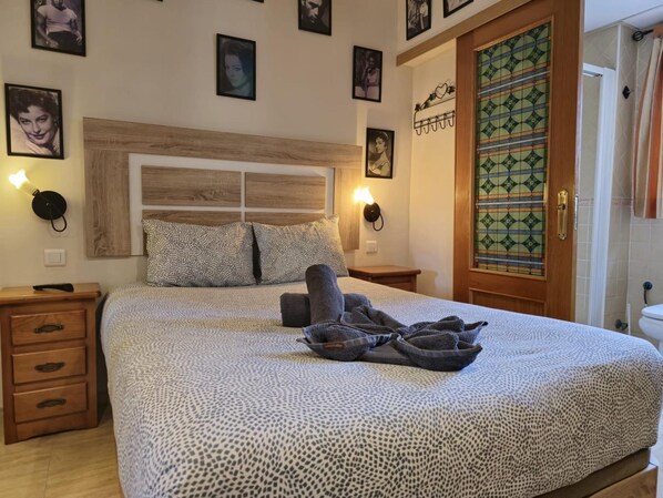 1 chambre, fer et planche à repasser, Wi-Fi gratuit, draps fournis