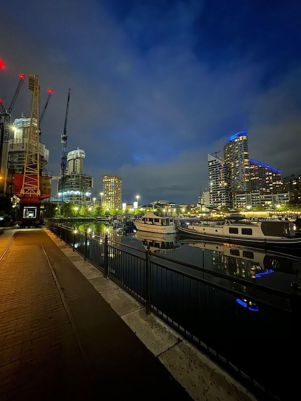 Marina - Modern Retreat in Canary Wharf : With Marina Views (London)