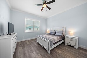 4 bedrooms, iron/ironing board, WiFi, bed sheets