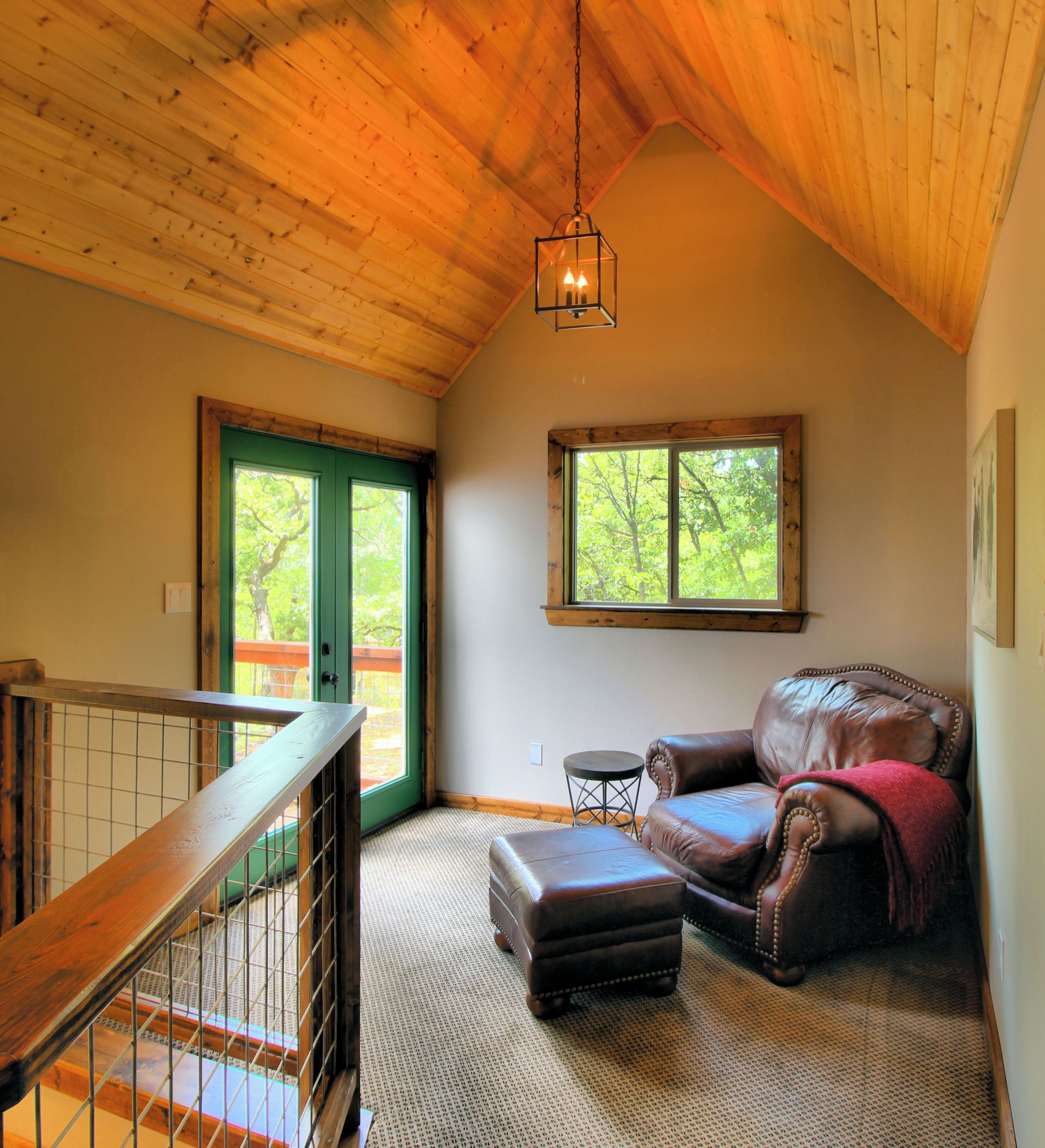 Private Cabin On 100+ Secluded Acres  Covered Hot Tub  Fishing Pond - Point