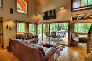 Smart TV, DVD player, stereo - Bungalow Cabin w/ Spa on 160 Acres, New Host! Over 200 Exceptional Reviews! (Wills Point)