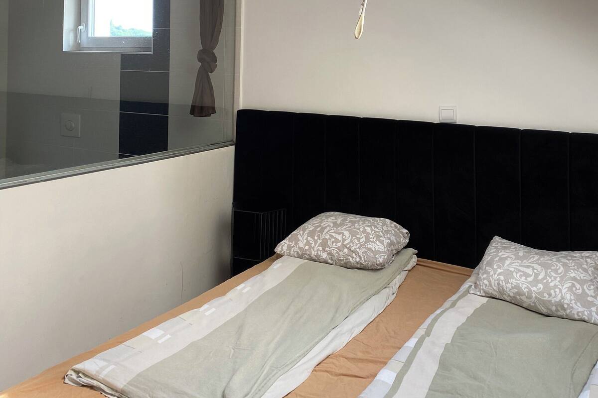 Leilighet – basic | 1 soverom, skrivebord, skrivebord for bærbar PC og lydisolert