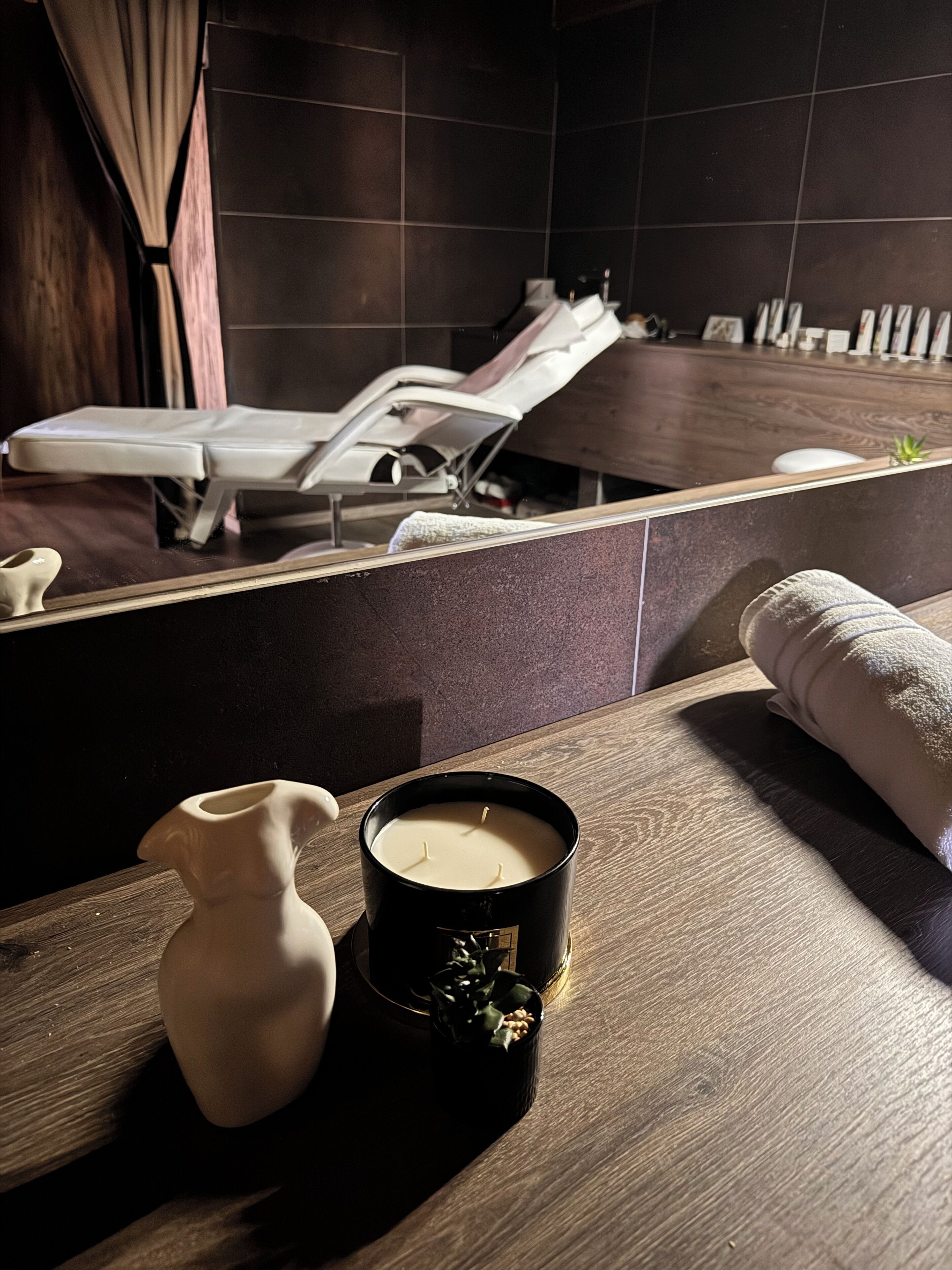 Couples treatment room(s), body treatments, deep-tissue massages