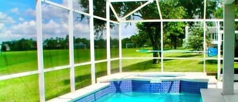 Et oppvarmet basseng