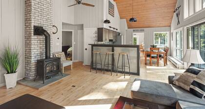 Central location, gorgeous private deck!