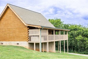 Exterior - Eagle Eye Cabin in the Smokies (Sevierville)