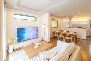 Premium House, 3 Bedrooms, Non Smoking, Kitchen | Living area