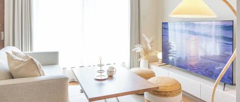 Premium House, 3 Bedrooms, Non Smoking, Kitchen | Living area | Flat-screen TV