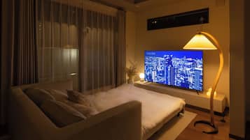 Premium House, 3 Bedrooms, Non Smoking, Kitchen | Living room | Flat-screen TV