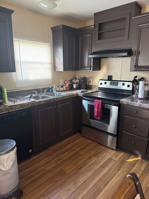 電子レンジ、オーブン、コンロ、食器洗い機