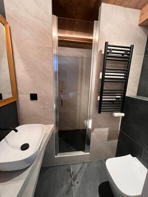 Bathroom - 2nd floor, swimming pool, sauna, hammam, balcony, tv, ski locker, 88m², Val Thorens (Val Thorens)