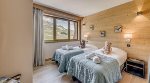 4 bedrooms, WiFi, bed sheets - 200m from resort center, 3rd floor, view lake, balcony, ski locker, 120m², Tignes (Tignes)