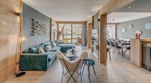 Living area - 200m from resort center, 3rd floor, view lake, balcony, ski locker, 120m², Tignes (Tignes)