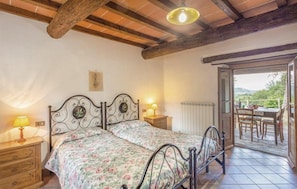 5 chambres, fer et planche à repasser, Wi-Fi, draps fournis