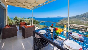 Outdoor dining - Villa Sapfo - Two Bedroom Villa, Sleeps 4 (Lefkada)