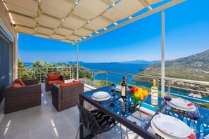 Outdoor dining - Villa Sapfo - Two Bedroom Villa, Sleeps 4 (Lefkada)